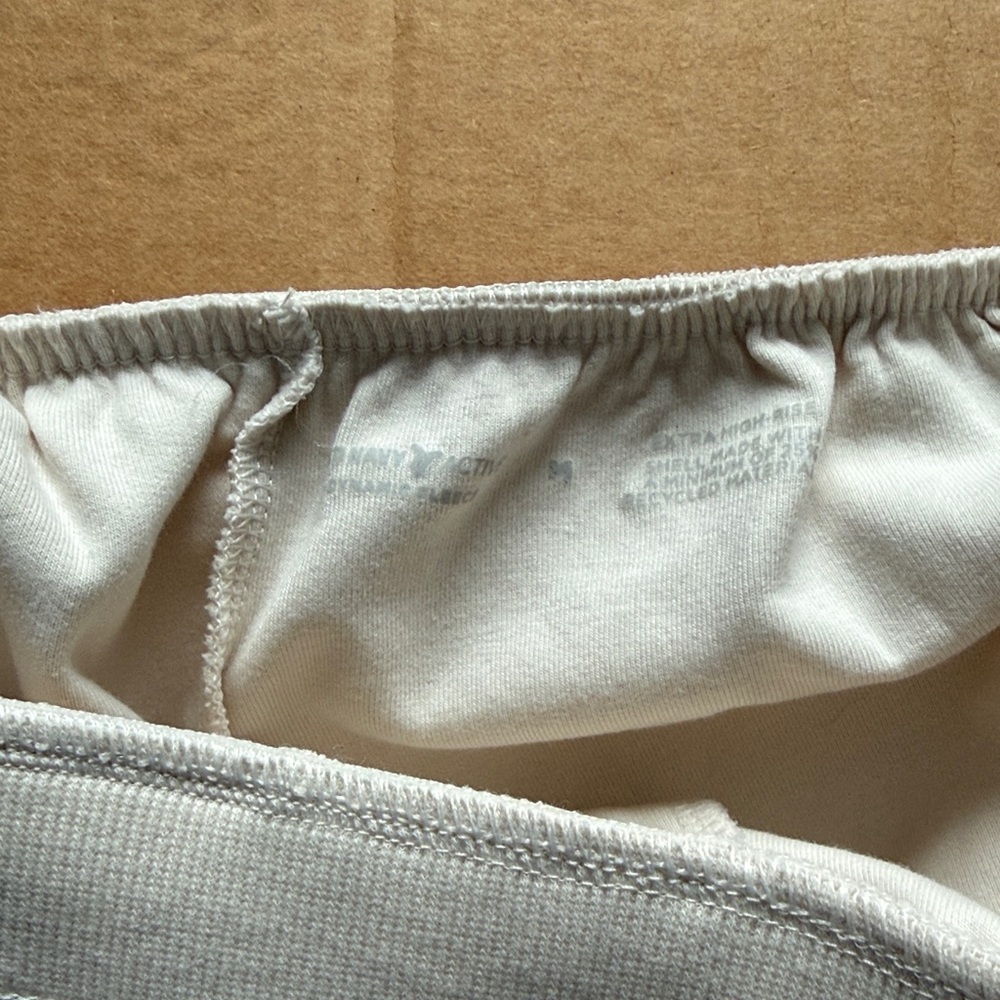 Old Navy Women's Cream Athletic Shorts - Picture 2 of 4